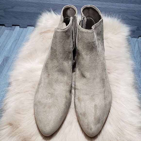 Old Navy Ankle Bootie Women's suede Shoe - Picture 2 of 4
